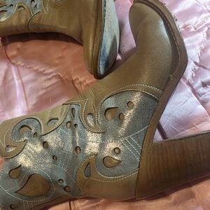 Lucchese Tan Leather Heeled Boots